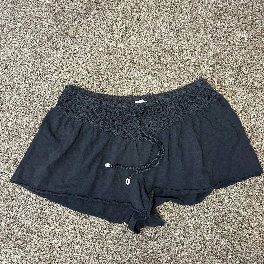 Aerie Women’s Shorts Size Large - Picture 1 of 3